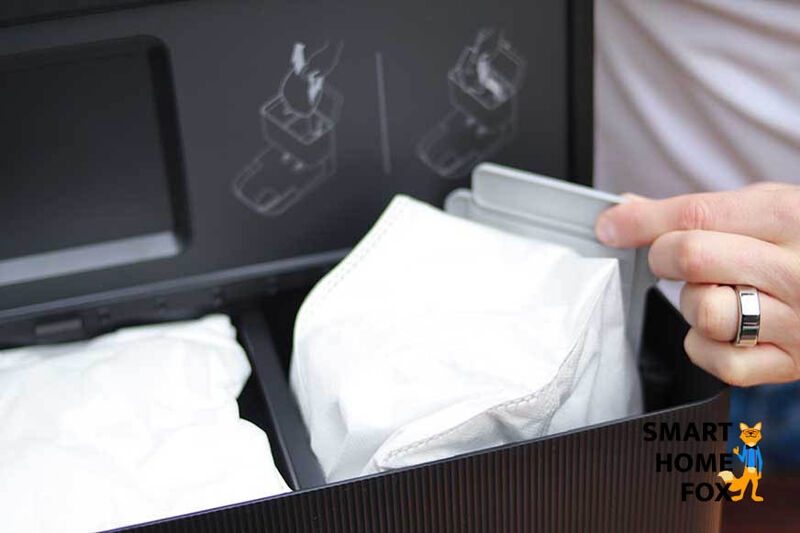 Замена пылесборника на станции самоочистки робота-пылесоса iRobot Roomba